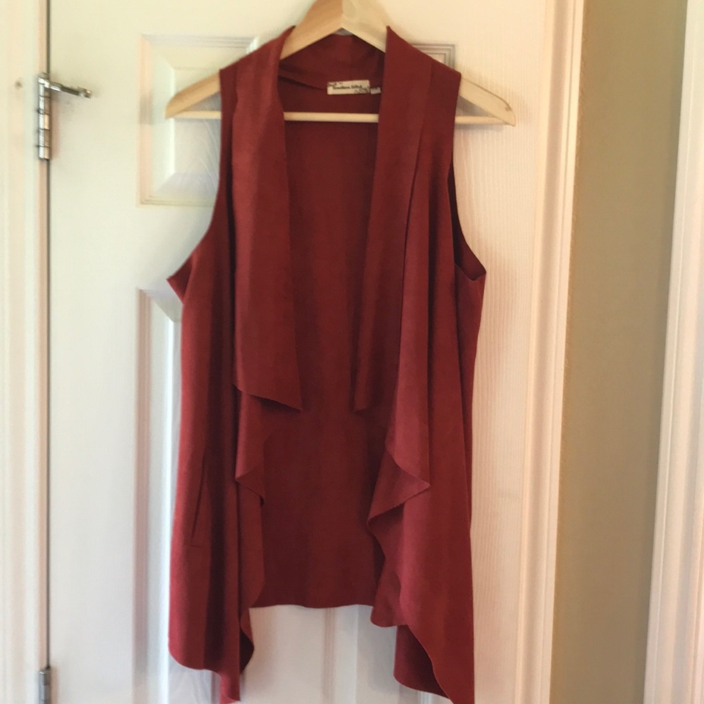 Very cute chic vest.